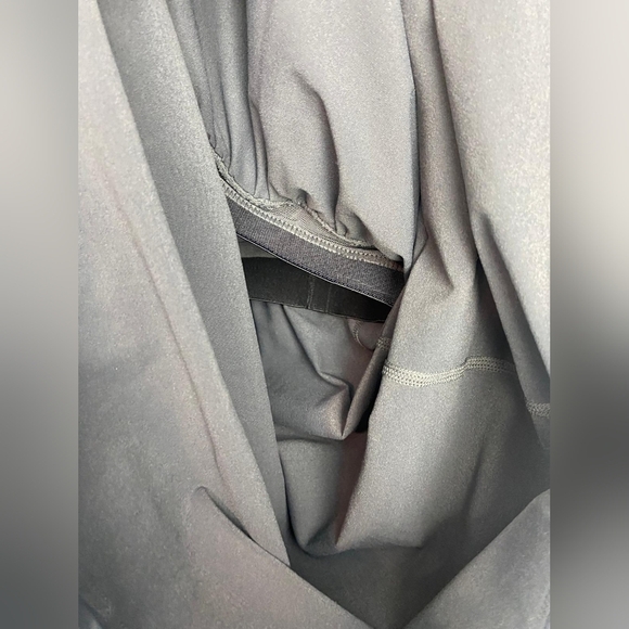 Lululemon Rehearsal Tank Coal Size Women In GrayTag. Size 4 - Picture 6 of 9